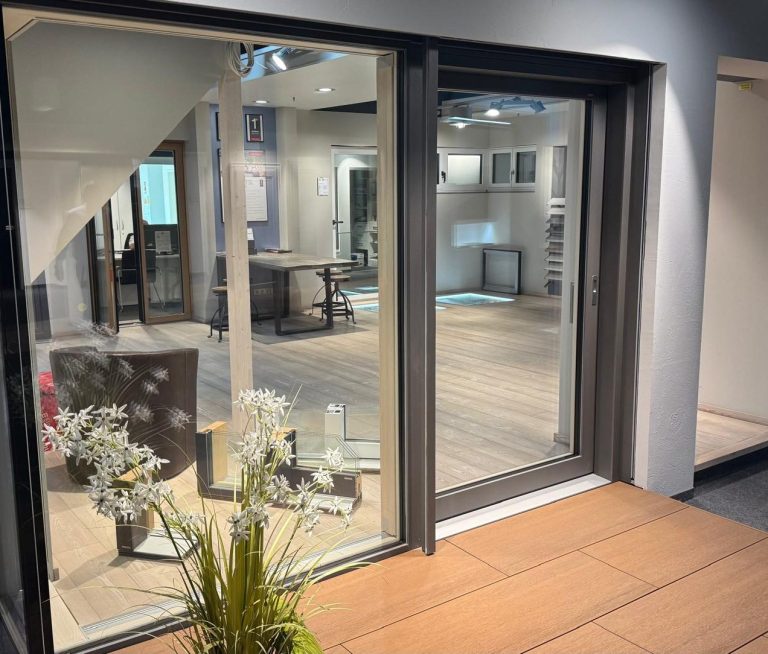 Mikrozement-Sanierung auf bestehenden Fliesen und fest verklebtem Parkett ohne Rückbau